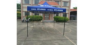 南寧廣告?zhèn)?戶外擺攤遮陽防雨的得力助手